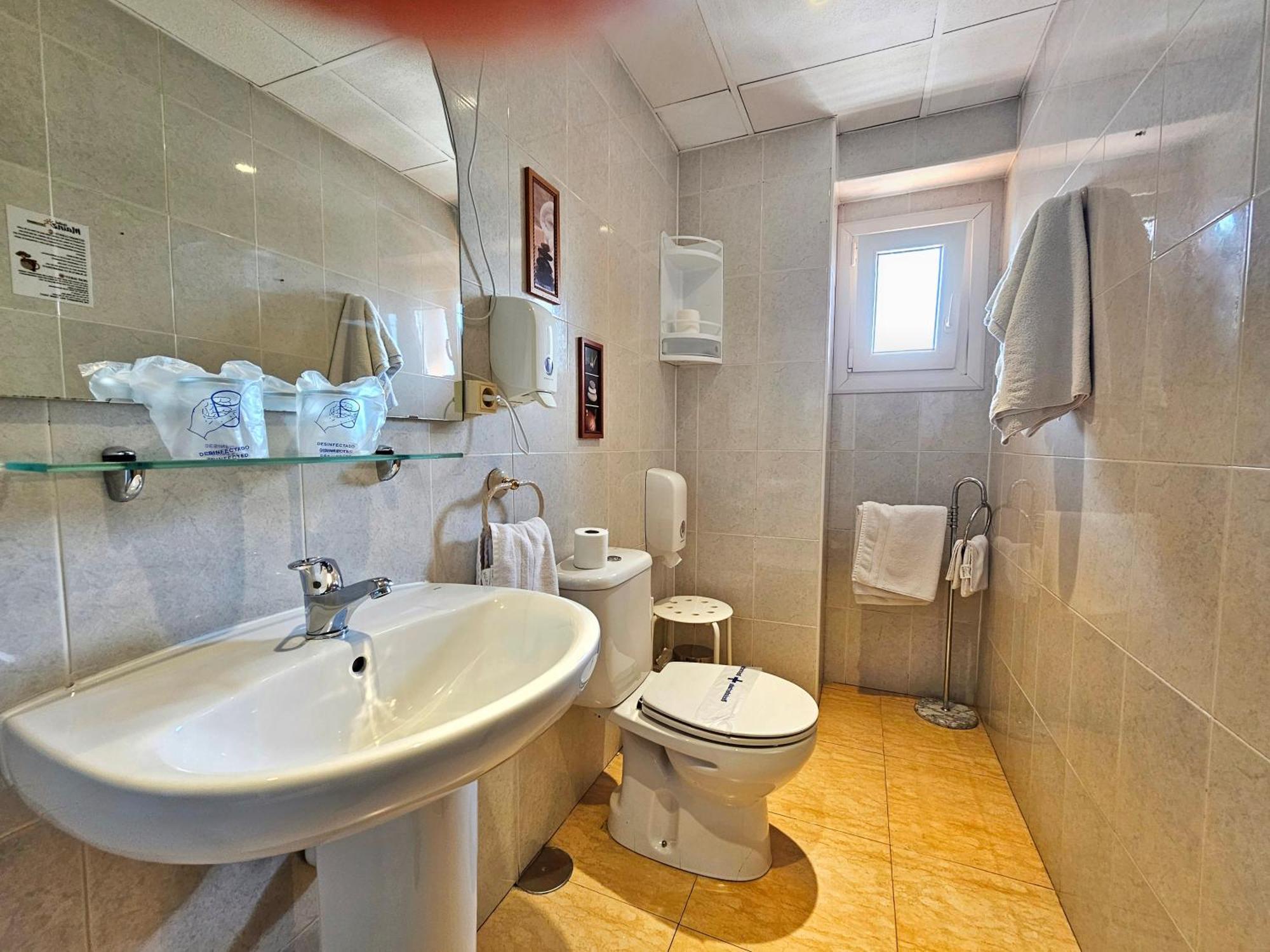 Hostal Mainz Piedralaves Extérieur photo