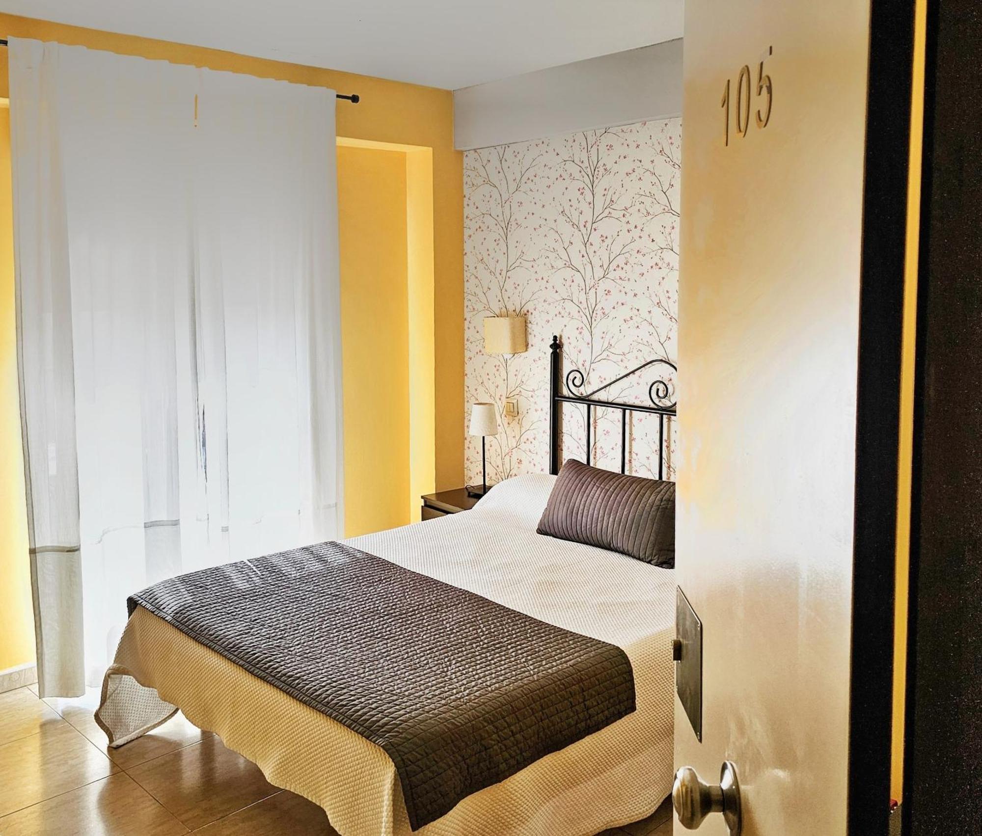 Hostal Mainz Piedralaves Extérieur photo