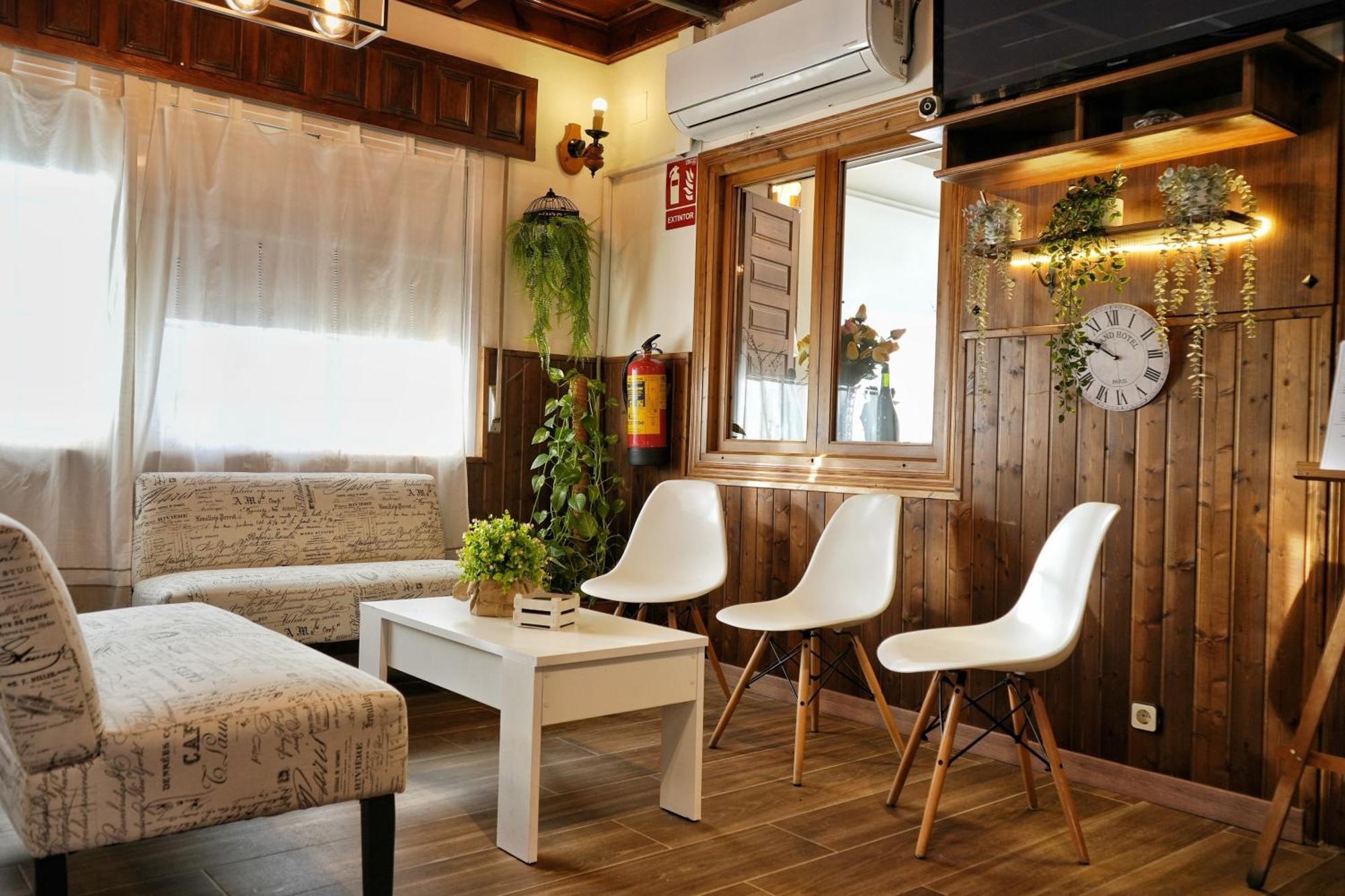 Hostal Mainz Piedralaves Extérieur photo