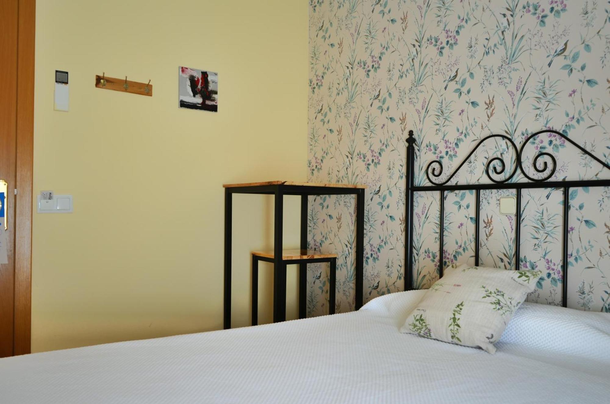 Hostal Mainz Piedralaves Extérieur photo