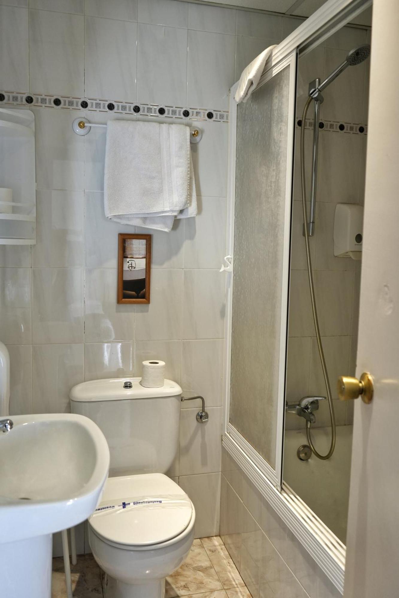Hostal Mainz Piedralaves Extérieur photo