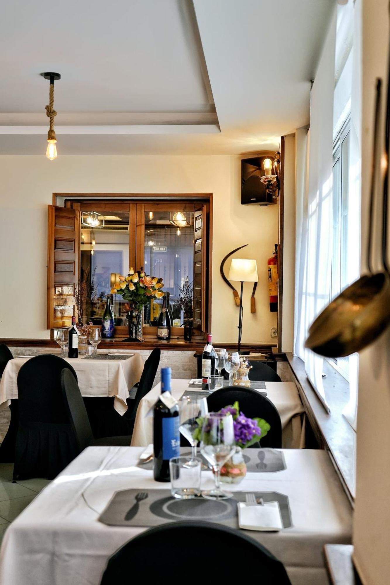 Hostal Mainz Piedralaves Extérieur photo