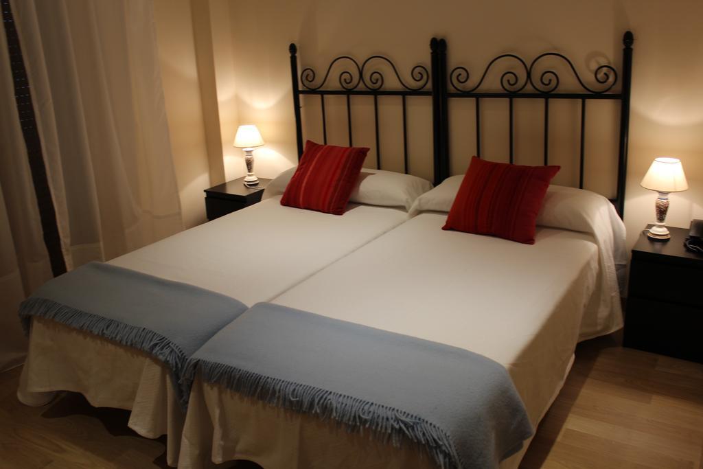 Hostal Mainz Piedralaves Extérieur photo