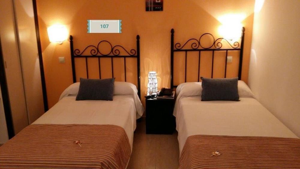 Hostal Mainz Piedralaves Extérieur photo
