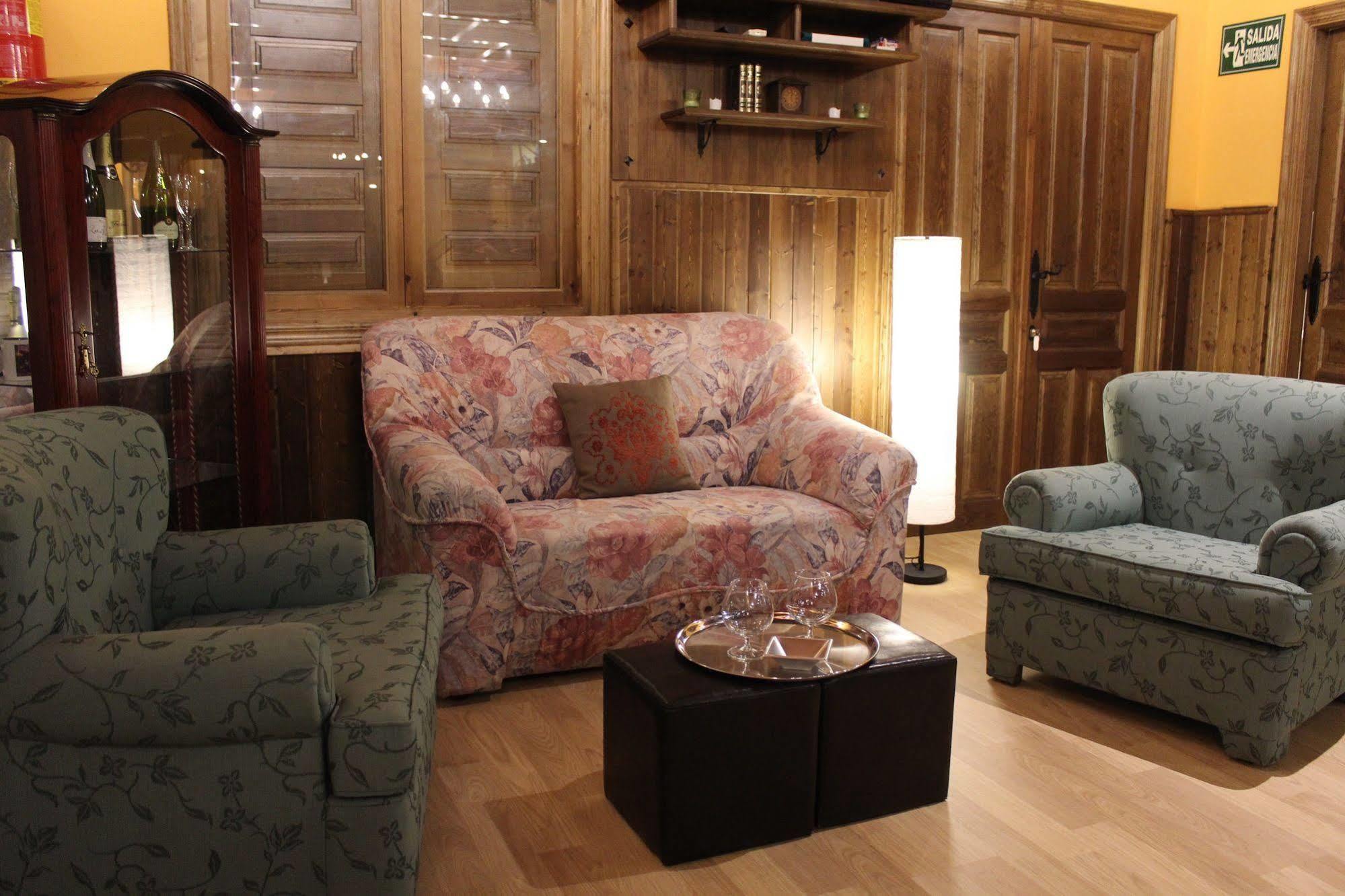 Hostal Mainz Piedralaves Extérieur photo
